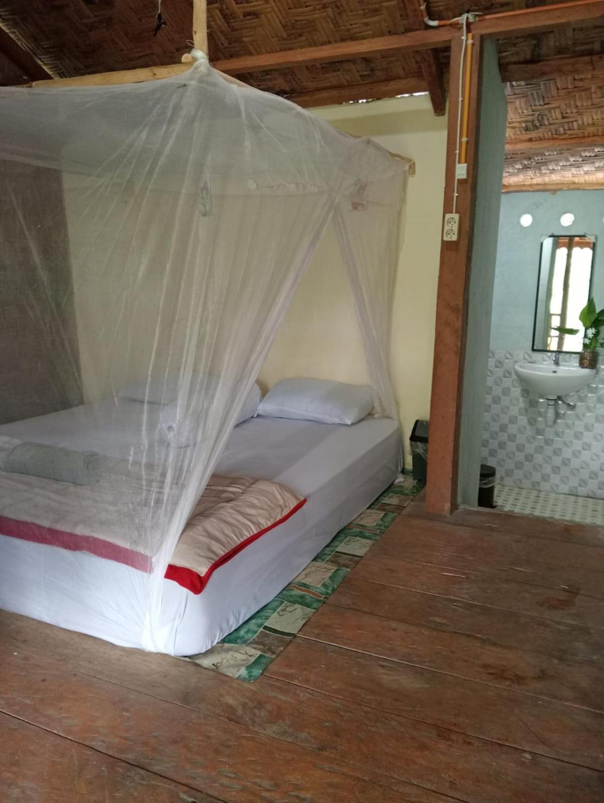 Landak River Guest House Only Trekking With Us Bukit Lawang Exterior photo